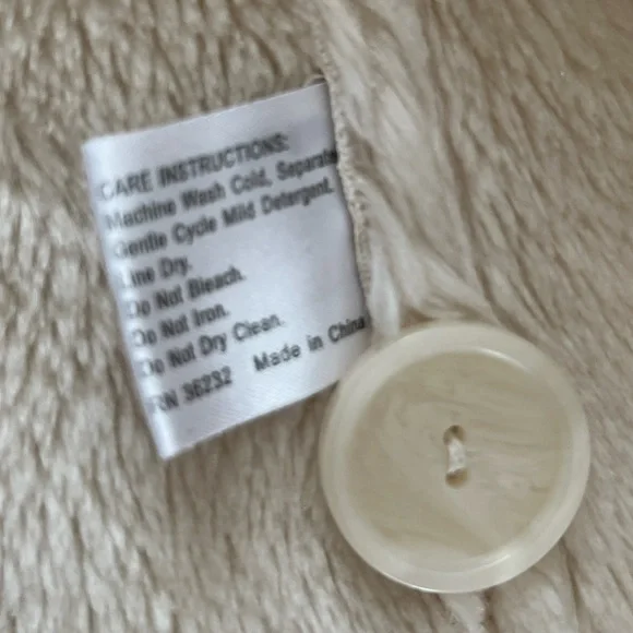 Vintage Cream Faux Fur Hooded Jacket Button Closure Cabincore Nordic Preppy - Picture 8 of 12